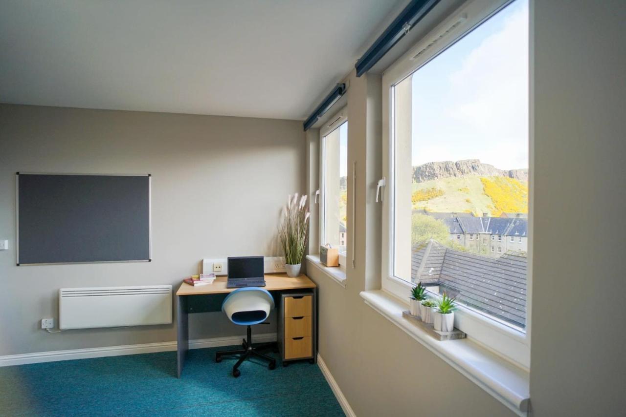 8 Roxburgh * Edinburgh